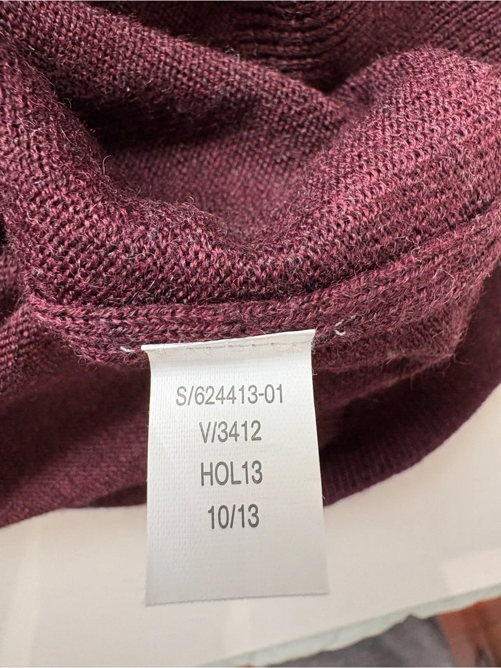 Banana Republic Men’s 100% Merino Wool Argyle V-Neck Sweater Burgundy M